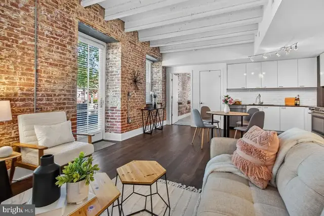 515 N Washington St #105, Alexandria