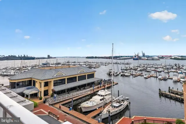2702 Lighthouse Pt E #524, Baltimore