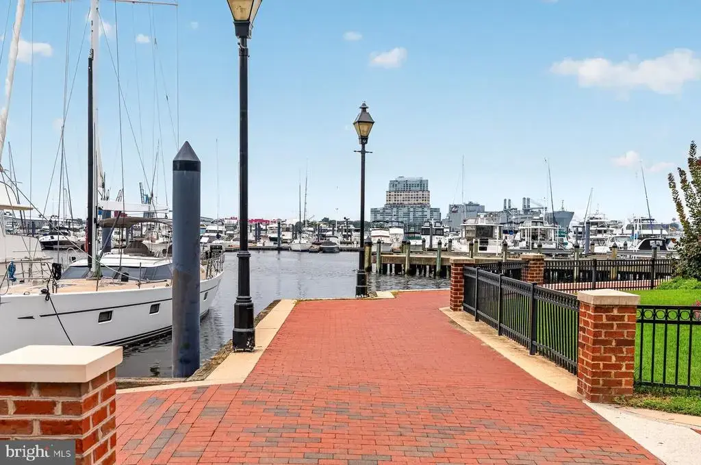 2702 Lighthouse Pt E #524, BALTIMORE