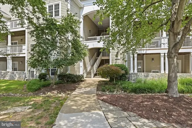 1700 Lake Shore Crest Dr #31, Reston