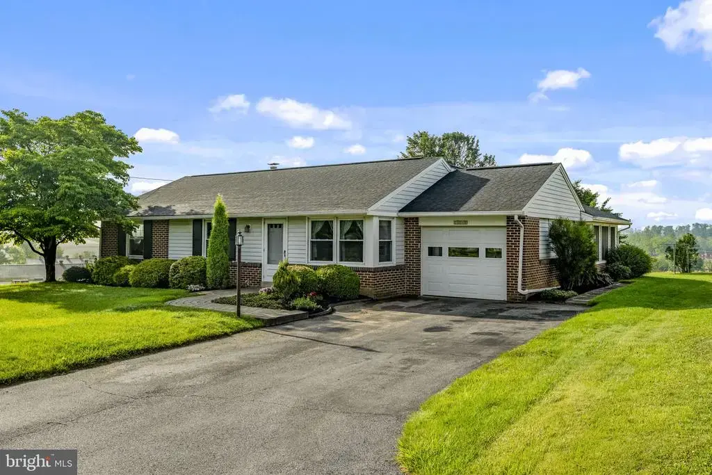 2136 Hobson Rd, LANCASTER