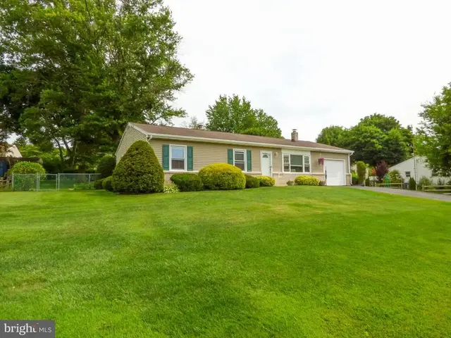 4325 Pinewood Ln, York