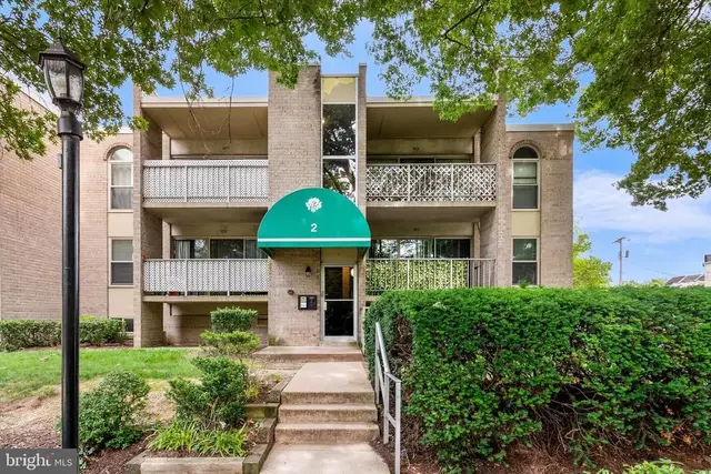 2 Canterbury Sq #202, Alexandria
