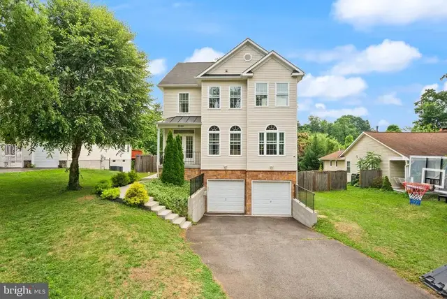 7029 Swain Dr, Alexandria