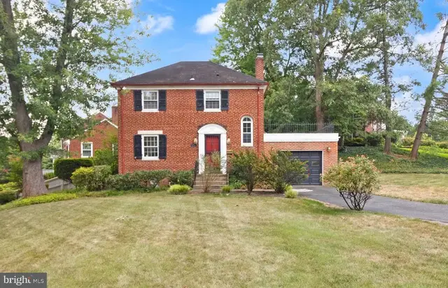 2317 Valley Dr, Alexandria