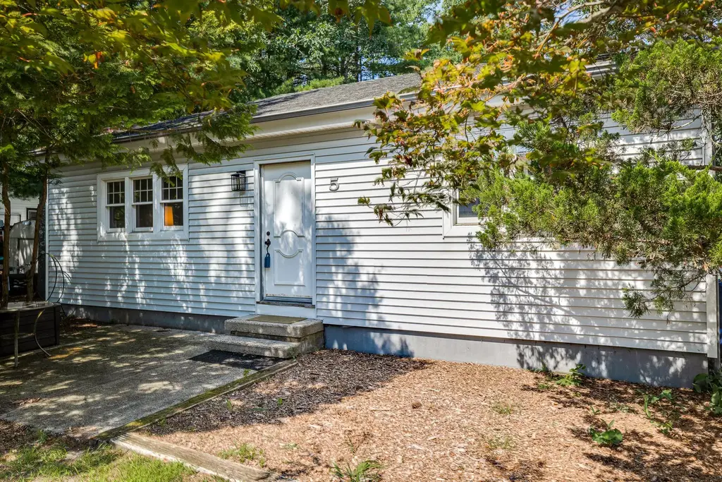 5 Woodland Ave, MEDFORD
