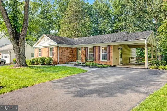 10828 Broadwater Dr, Fairfax