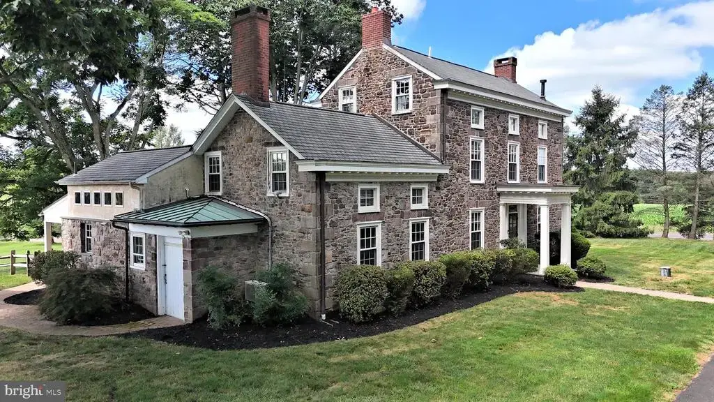 381 Holland Rd, HOLLAND