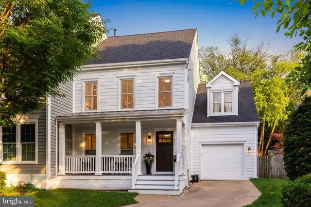 215 Andover Ct Ne, Leesburg