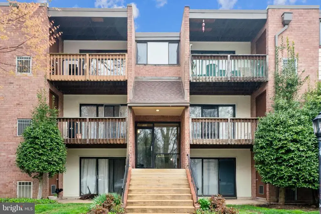 10724 W West Dr #204, FAIRFAX