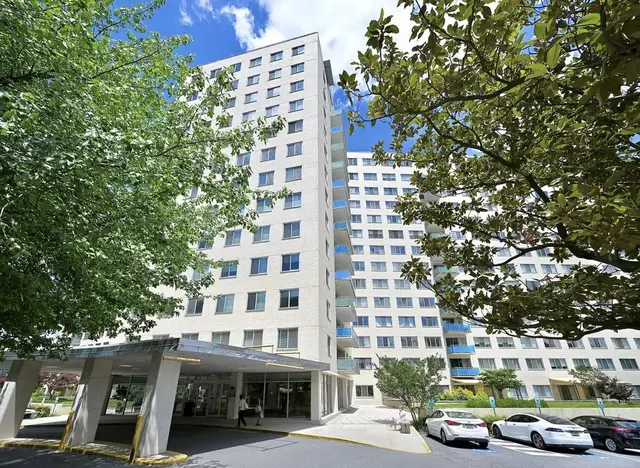 10201 Grosvenor Pl #1220, Rockville