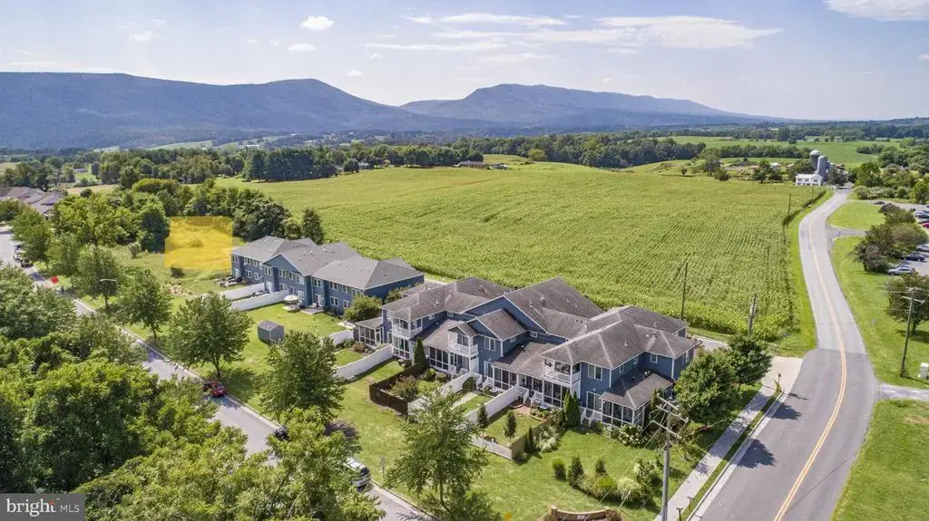 246 Parkside Ct, WOODSTOCK