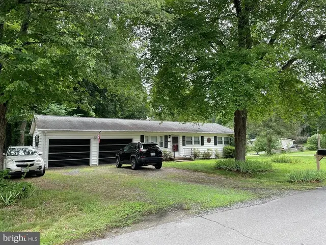 17047 Elm St, Bowling Green