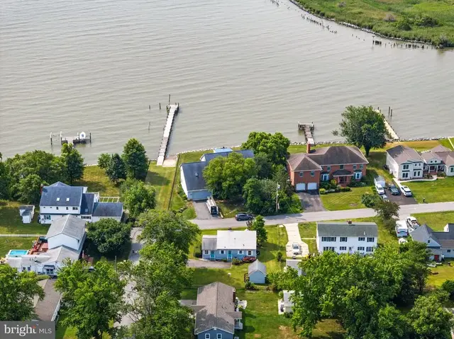 812 Bay View Dr, Deale