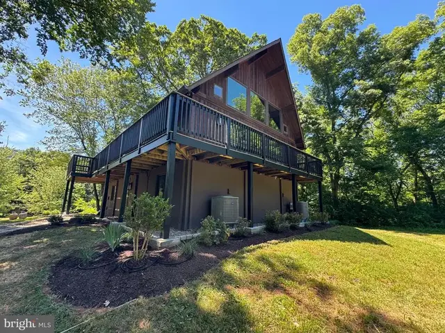 19955 Youngs Cliff Rd, Sterling