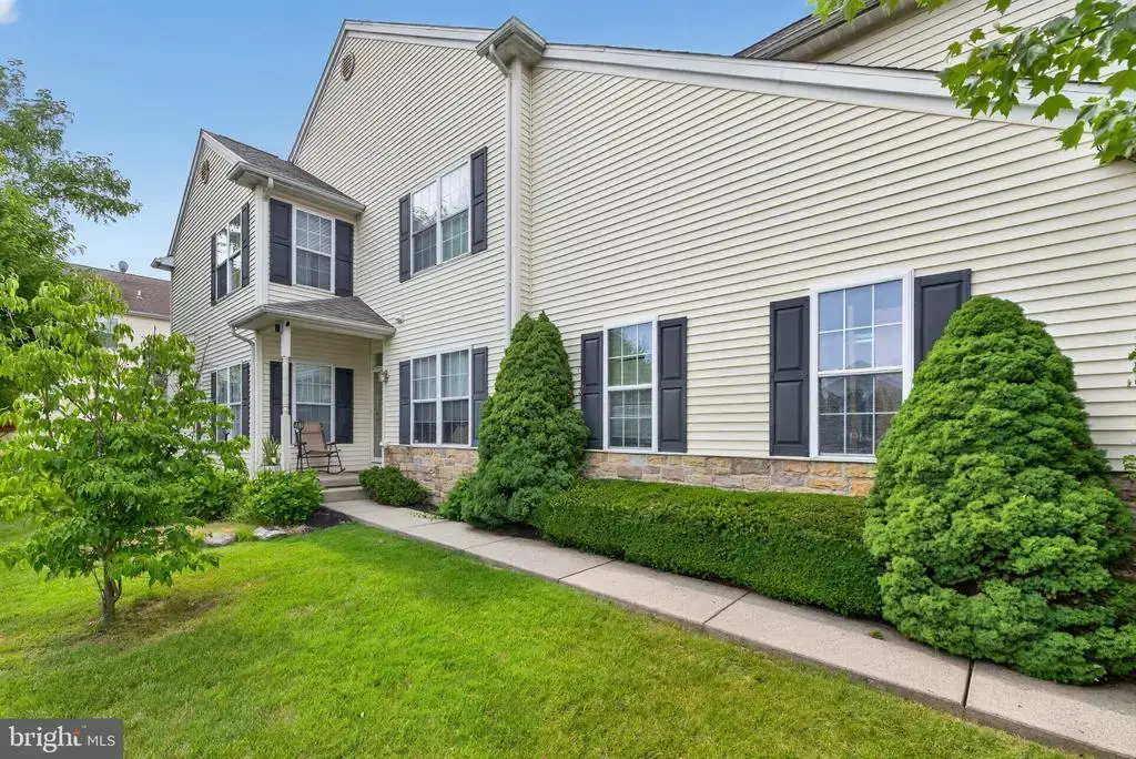 142 Willow Dr, EASTON