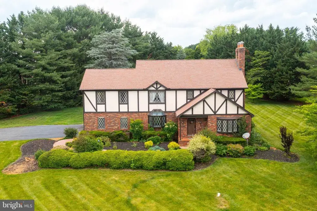 2300 Kings Arms Dr, FALLSTON