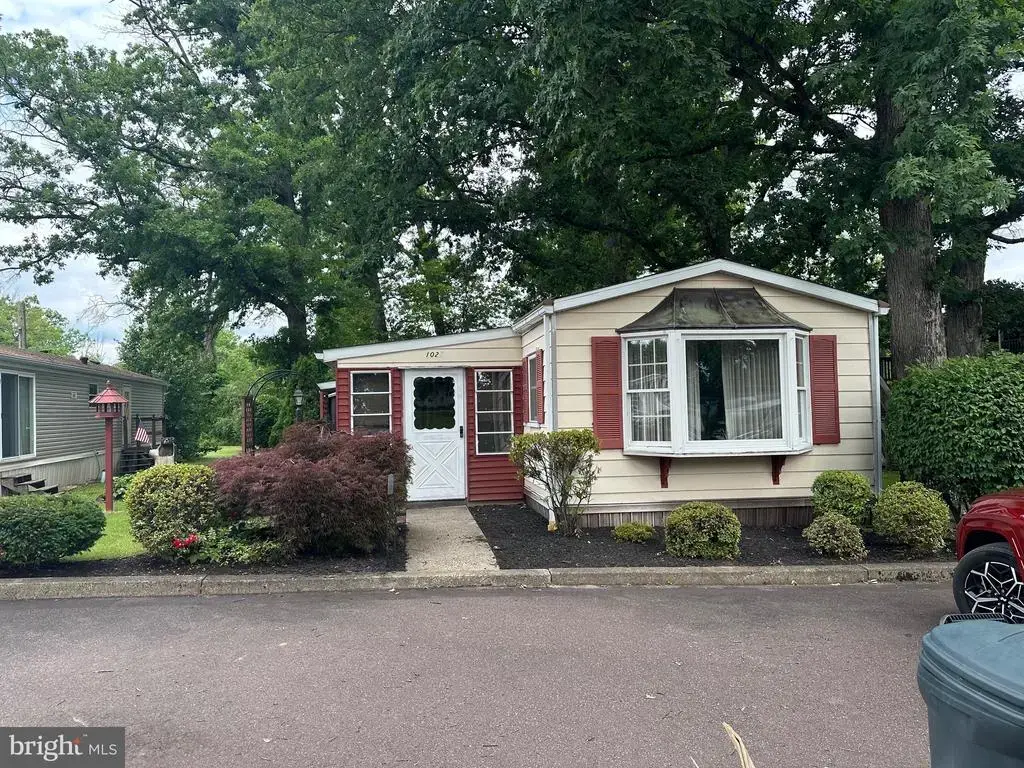 1027 Pine Cir, TELFORD