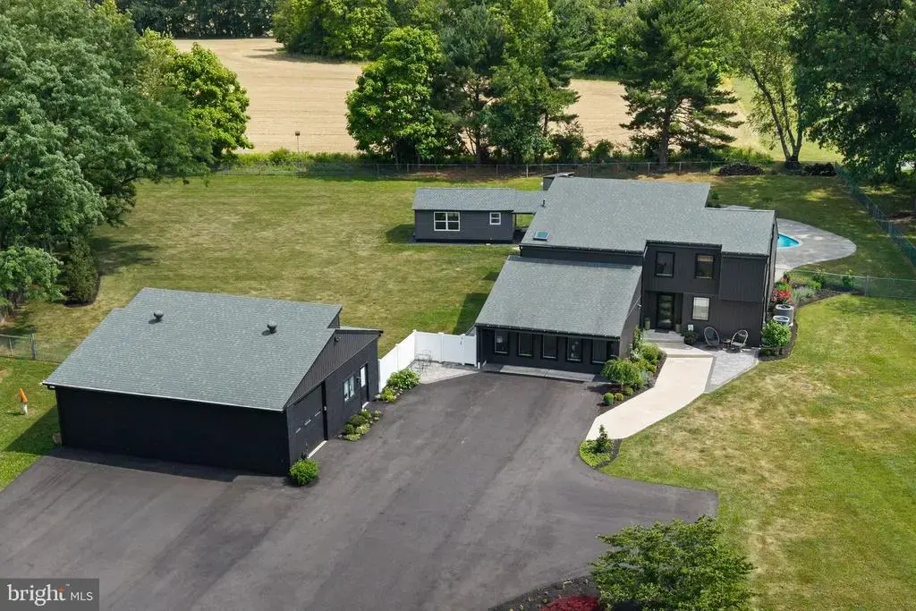 2576 Monmouth Rd, JOBSTOWN