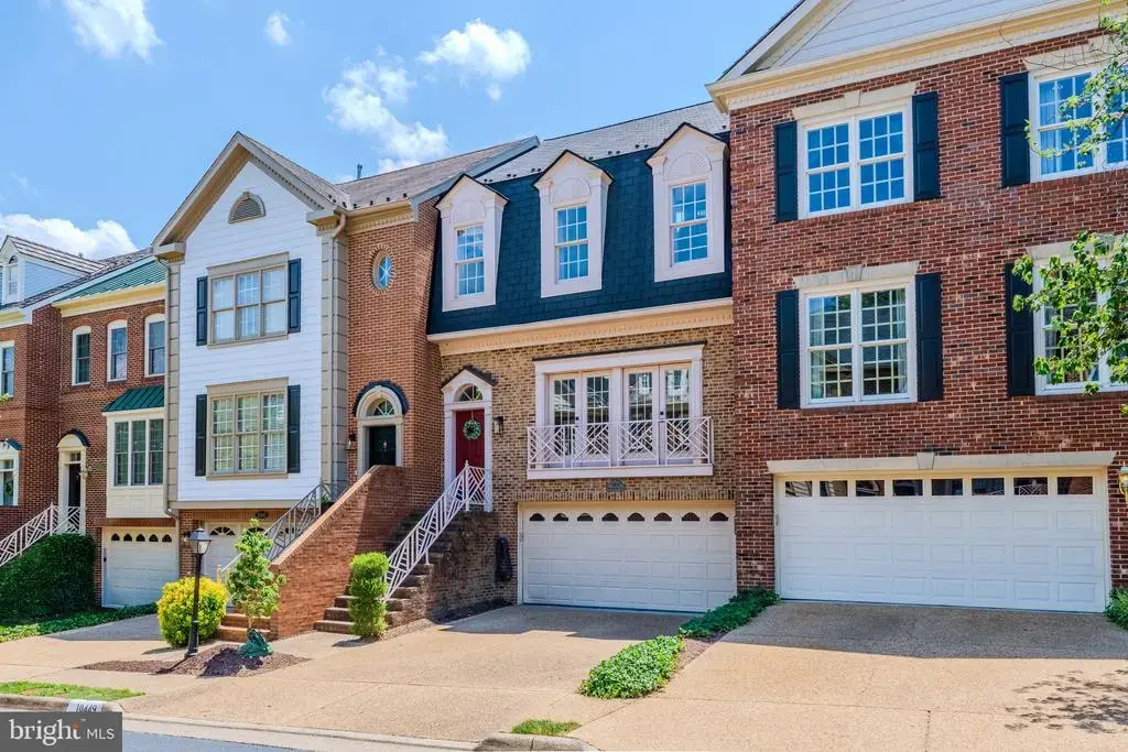 10449 Breckinridge Ln, FAIRFAX