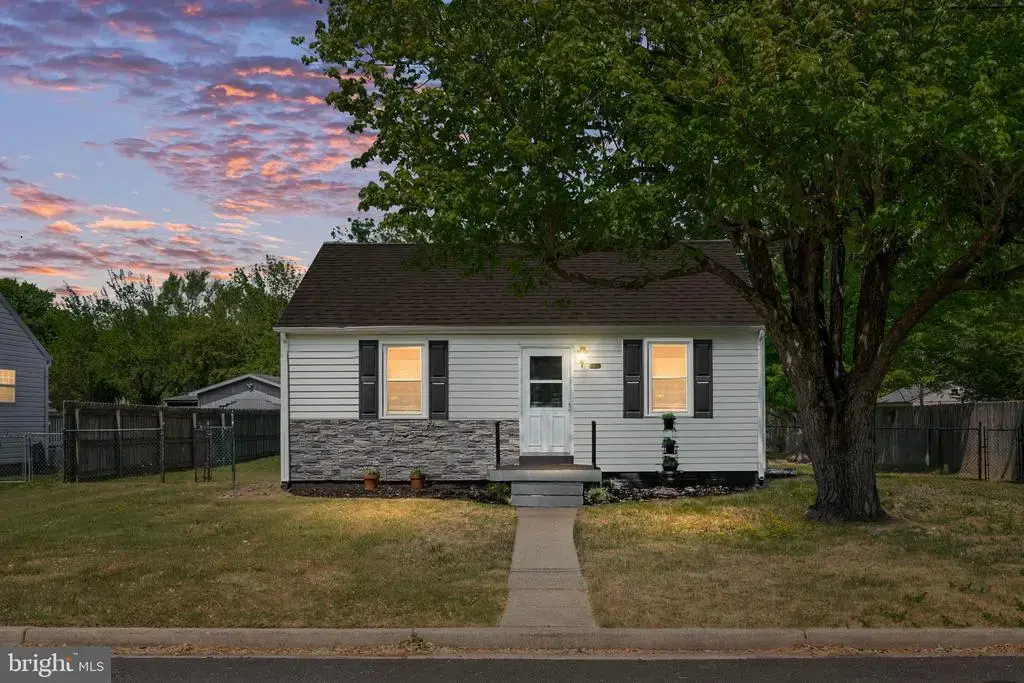 305 Locust Ave, COLONIAL BEACH