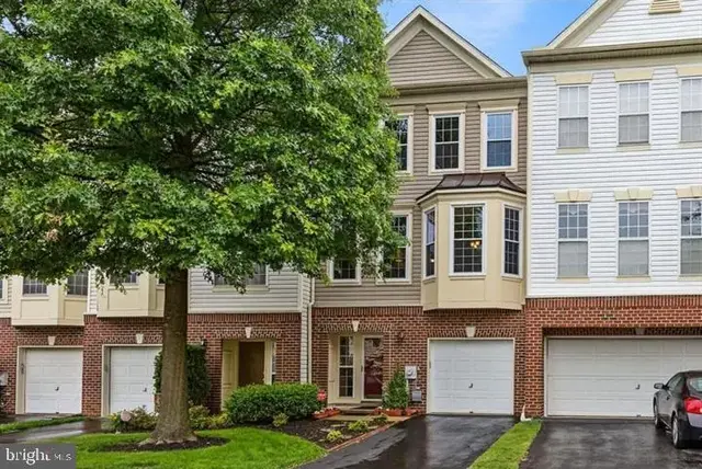 412 E Oakmeade Dr, Wilmington
