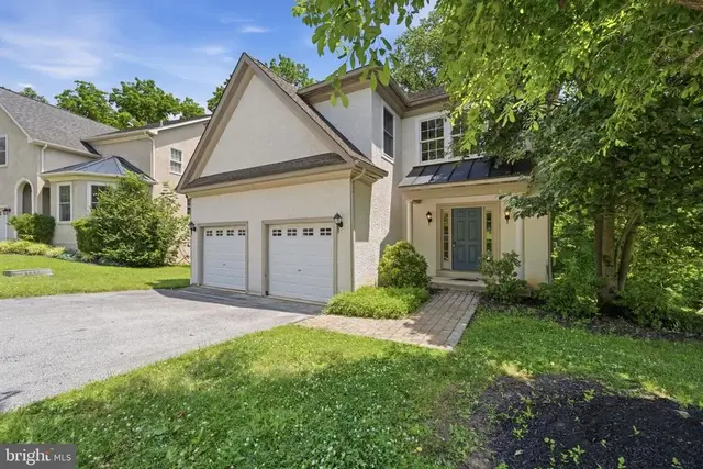 522 Raspberry Ln, West Chester