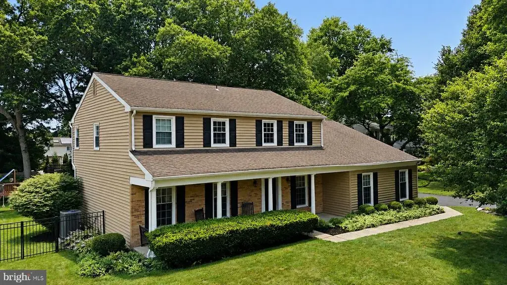 817 Stark Cir, YARDLEY