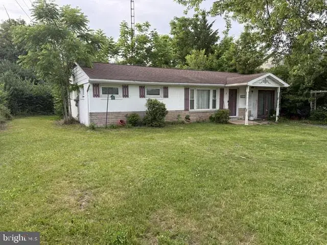 1811 Holly Ln, Chambersburg
