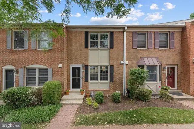 832 N Frederick St, Arlington
