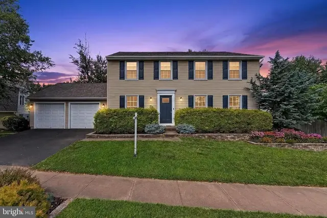 1057 Burwick Dr, Herndon