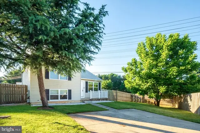 1003 Berkley Dr, Sykesville