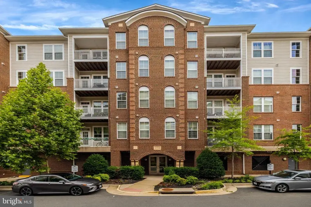 13724 Neil Armstrong Ave #404, HERNDON