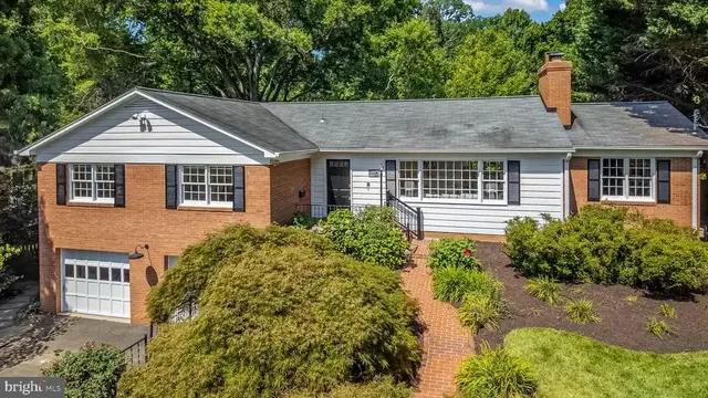 6505 Lily Dhu Ln, Falls Church