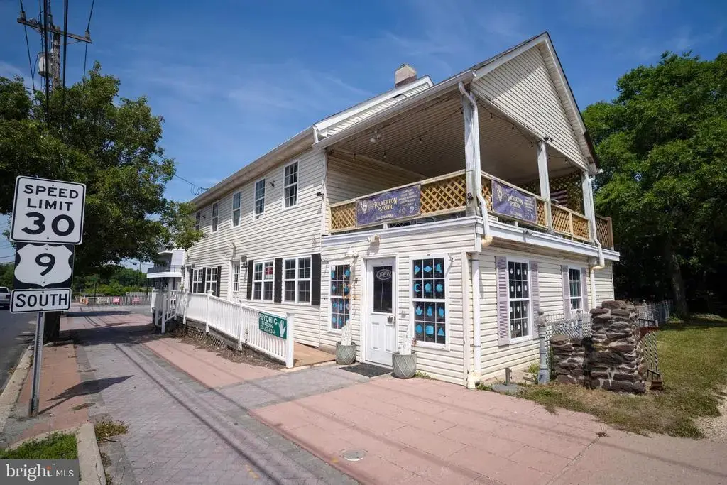 17 E East Main Street St, TUCKERTON