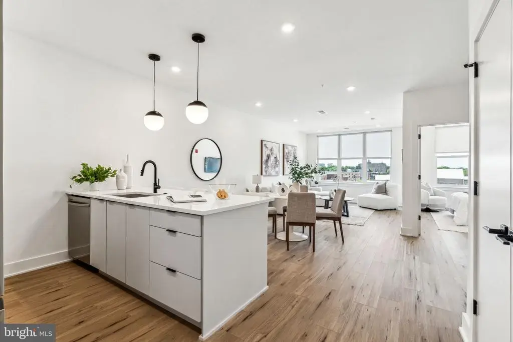 139 W Chelten Ave #210, PHILADELPHIA