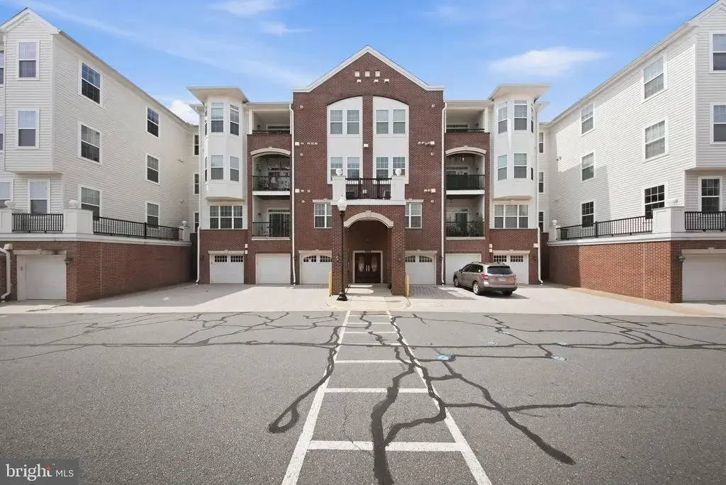 9202 Charleston Dr #402, MANASSAS