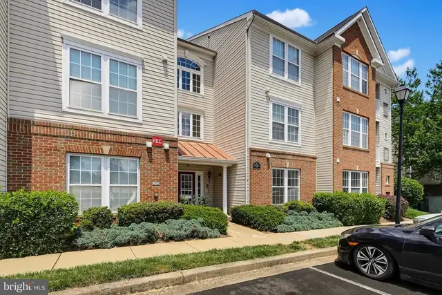 502 Bradley Ct #5d, Frederick