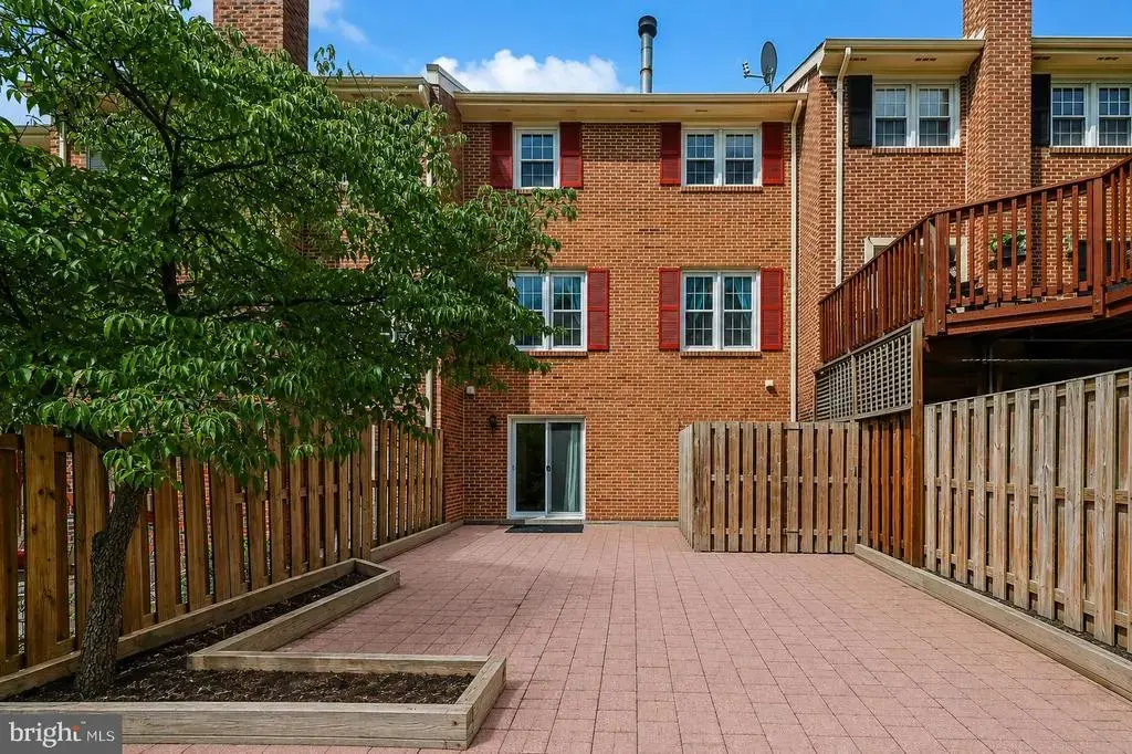 8217 Clifton Farm Ct, ALEXANDRIA