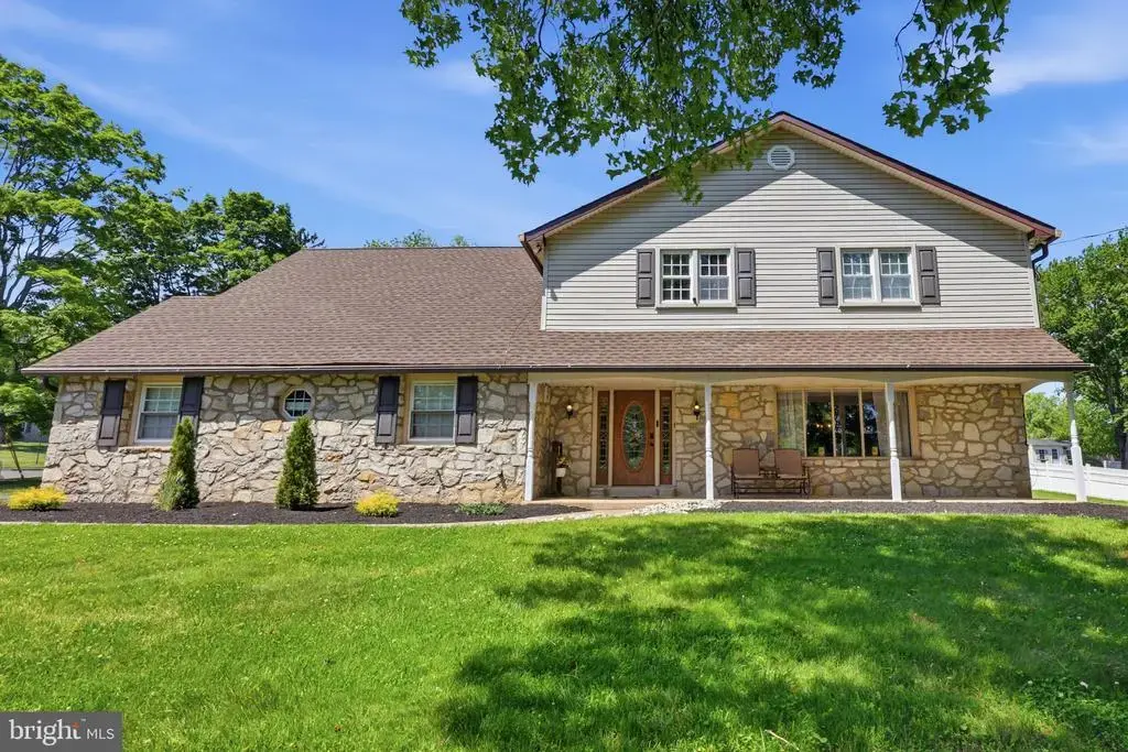 77 Cameron Dr, HOLLAND