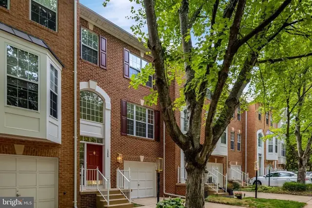 1268 Wild Hawthorn Way, Reston
