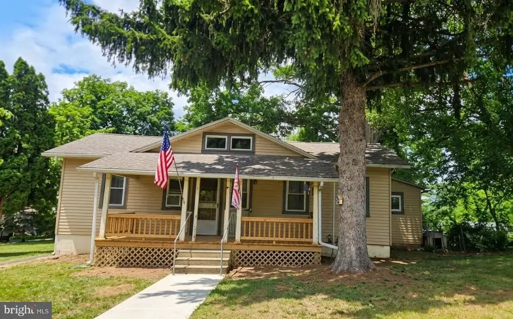 1043 Clemmers Mill Rd, SCHWENKSVILLE