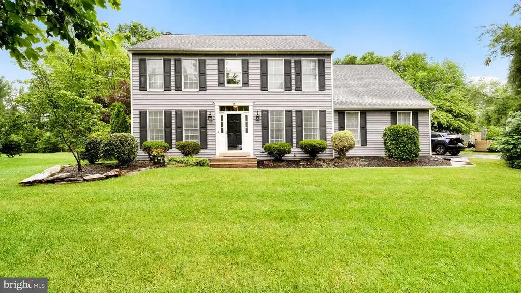 12 Tracy Dr, DOYLESTOWN