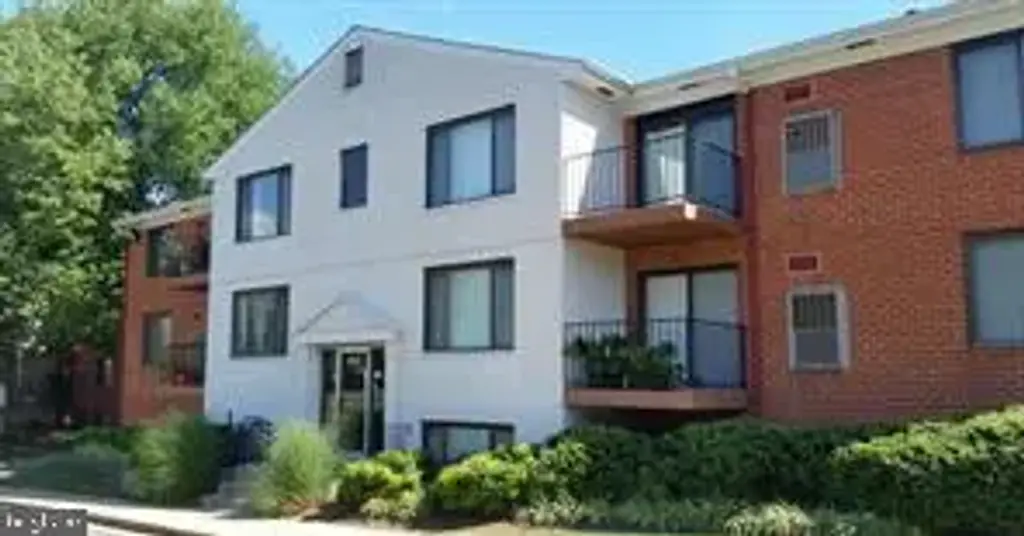 125-d Sw Clubhouse Dr Sw #10, LEESBURG