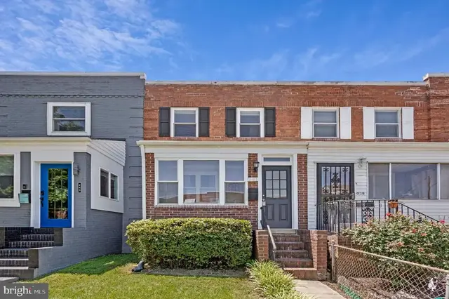 241 Lynhaven Dr, Alexandria