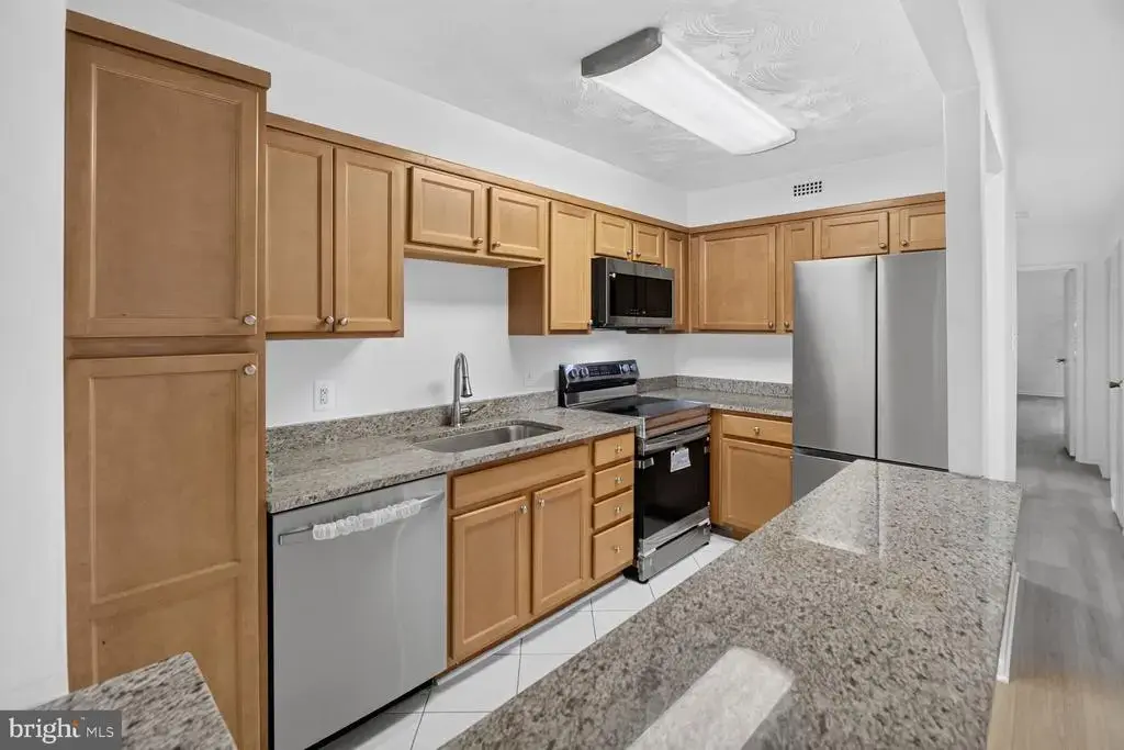 7400 Lakeview Dr #n203, BETHESDA