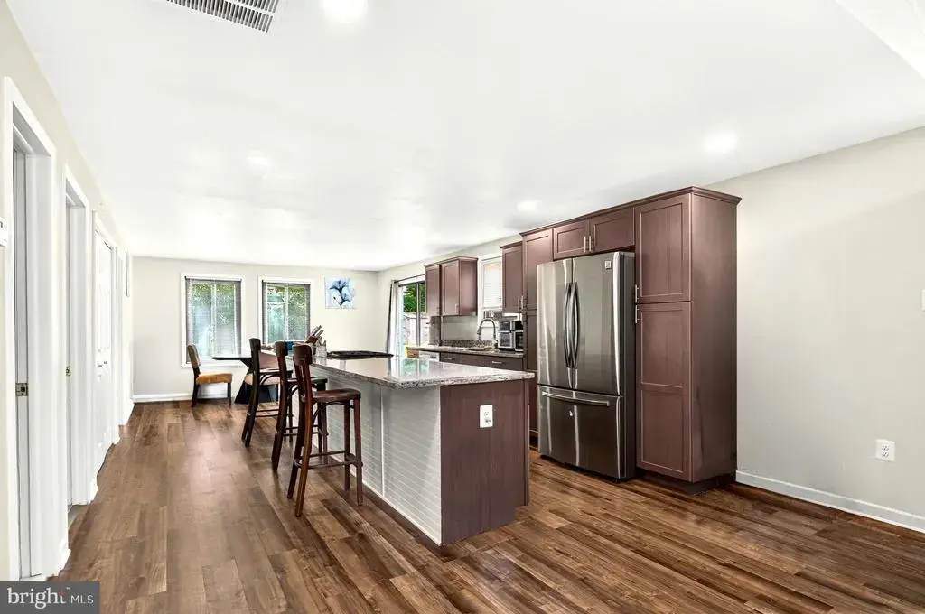 160 Magnolia Rd, STERLING