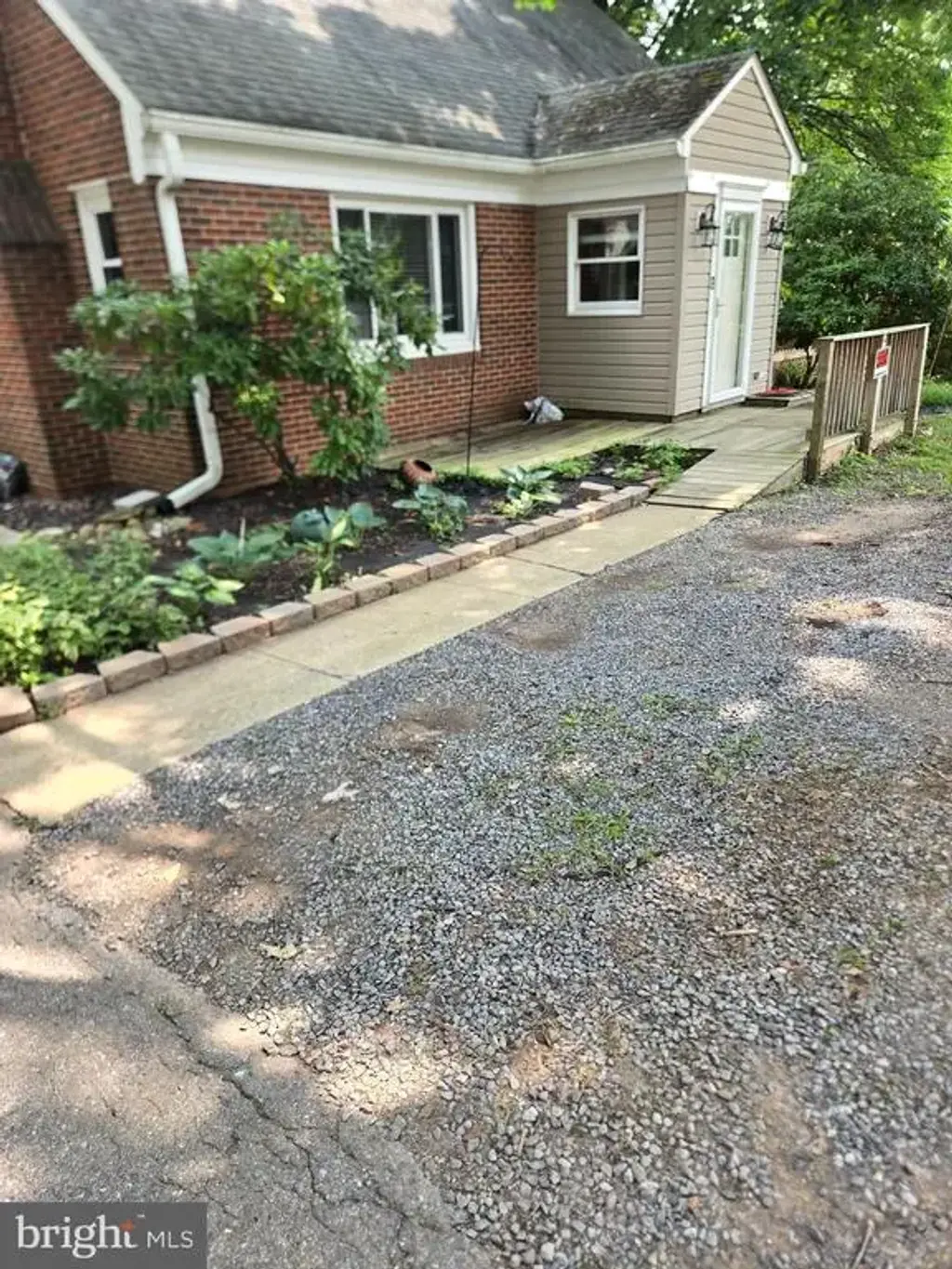 23613 Woodfield Rd, GAITHERSBURG