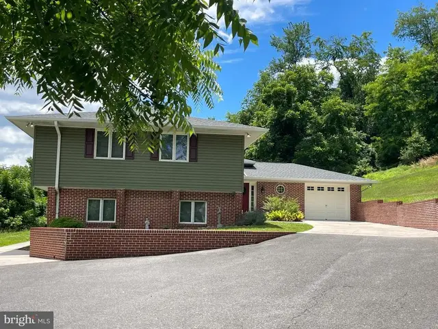 820 Woodland Ave, Lavale