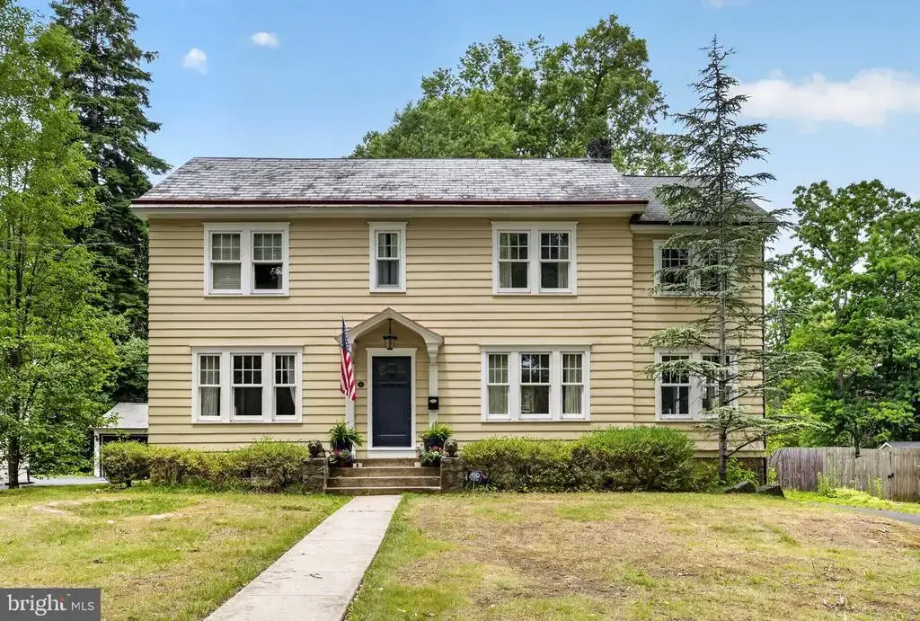 16 W Ferry Rd, YARDLEY